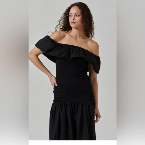 NWT ASTR the label  Black Off-Shoulder Dress size Medium - Picture 3 of 5